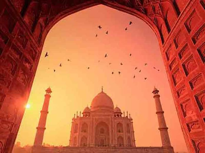 An Eternal Love Story behind the Taj Mahal